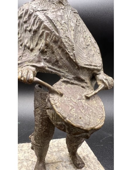 Buciños (Buciños, Carballedo, Lugo, 1938). Tamborilero. Bronce.