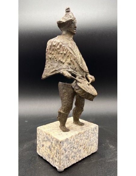 Buciños (Buciños, Carballedo, Lugo, 1938). Tamborilero. Bronce.