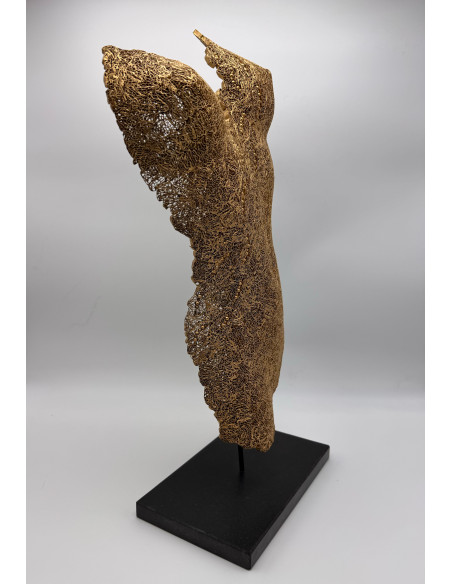 Angélina Maia. (Portugal, 1971). Chanel. Encaje de Cartón.