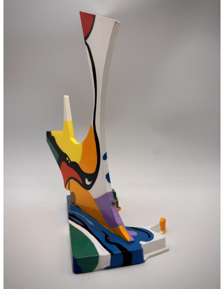 Julio Pereira (Venezuela, 1969). Momentos Lúdicos. Materiales reciclados policromados.