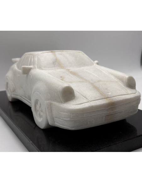 Cristina Rommel (Alemana / Argentina, 1978). Porsche 911. Mármol de Carrara.