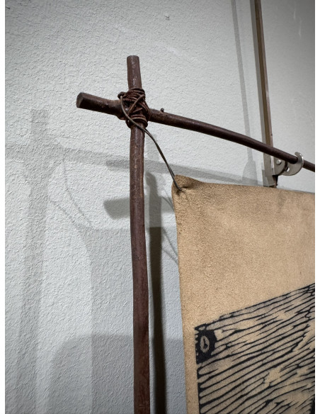 Emile Gireau. (Francia 1987). Ritual Momia. Cuero y acero reciclado.