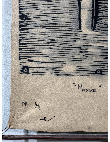 Emile Gireau. (Francia 1987). Ritual Momia. Cuero y acero reciclado.
