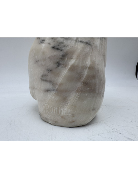 Cristina Rommel (Alemana / Argentina, 1978). Afrodita. Mármol Rosa.