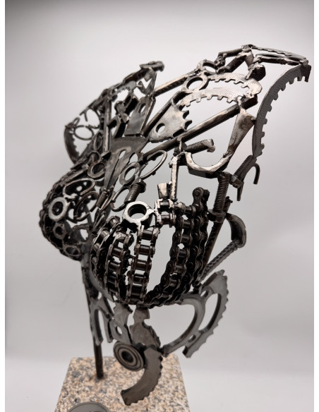 Eugenia Latino (Argentina, 1976). Renacimiento. Materiales reciclados.