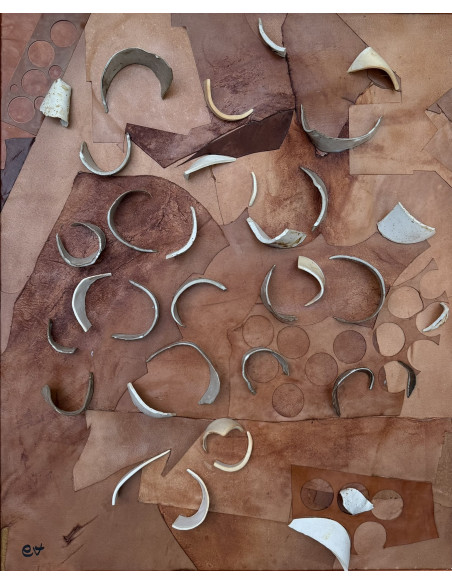 Eva Fernández. (A Coruña, 1971). Castro. Cerámica y cuero sobre tabla.