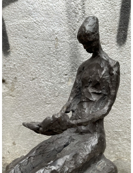 Miguel Couto (Malpica, 1971). La lectora. Bronce a la cera perdida.